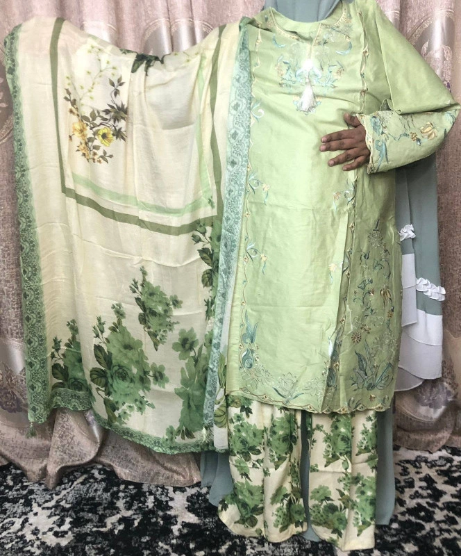 Elegant Floral Embroidered Ready-to-Wear Farshi Suit (Light Green)